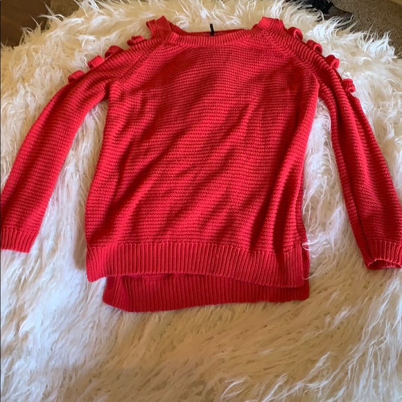 Nollie sweater with cut out shoulders - Picture 4 of 5